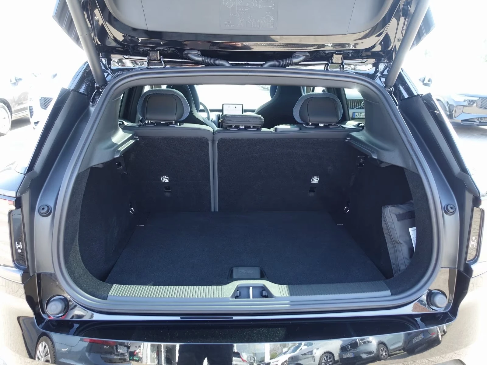 Volvo EX30 Cross Country Ultra Twin Motor Performance | Mobile.bg � ����������� 17
