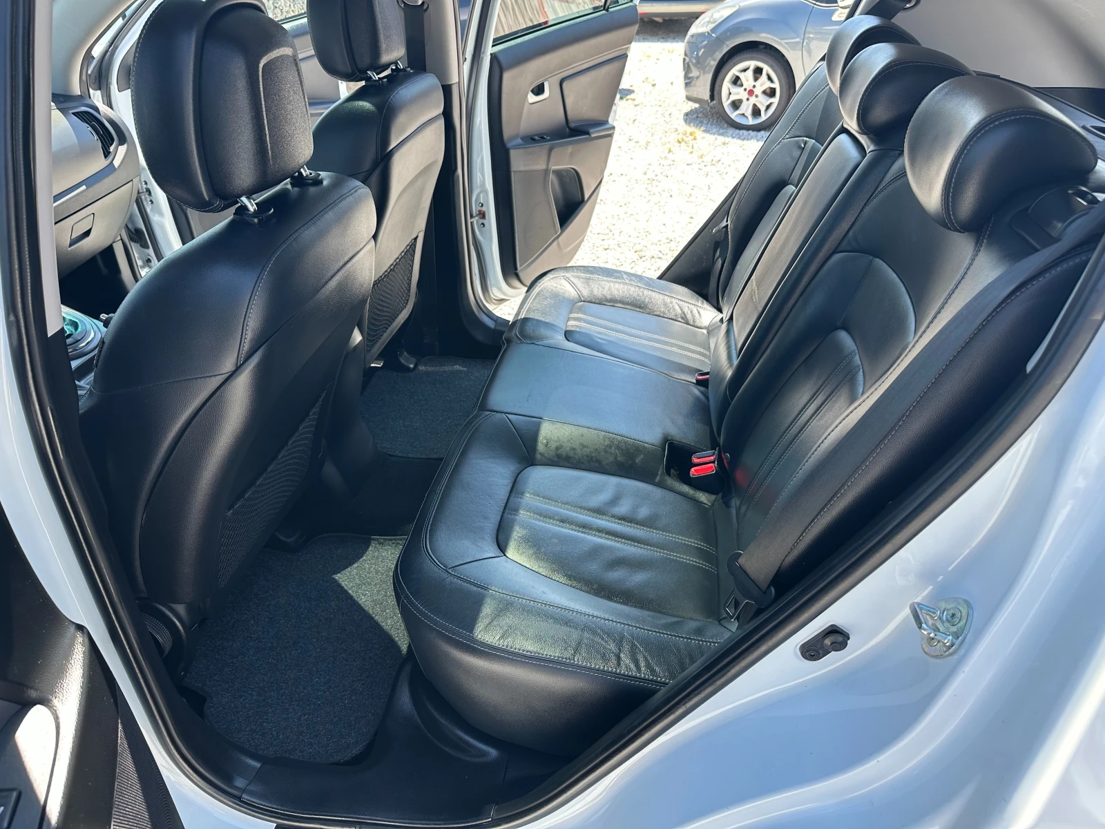 Kia Sportage 1.7CRDI* LED* TOP, снимка 11 - Автомобили и джипове - 54862757