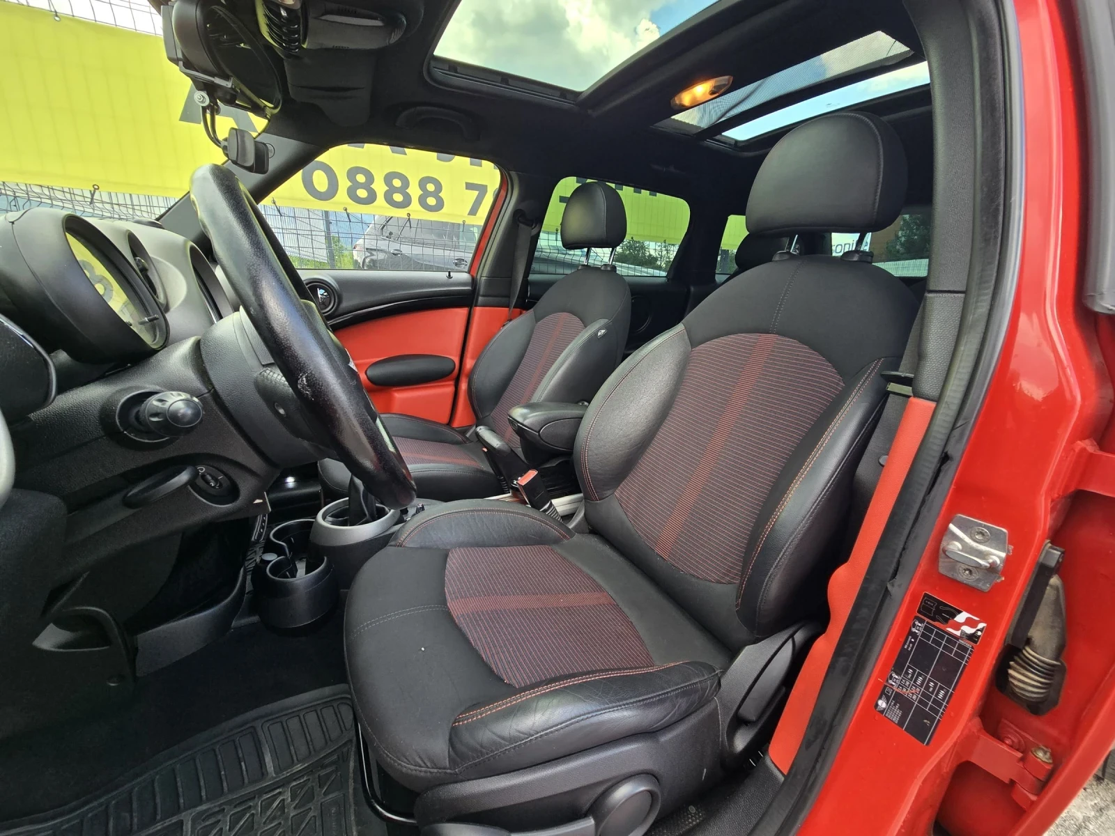 Mini Countryman S/PANORAMA/CARBON PACK, снимка 8 - Автомобили и джипове - 55100857