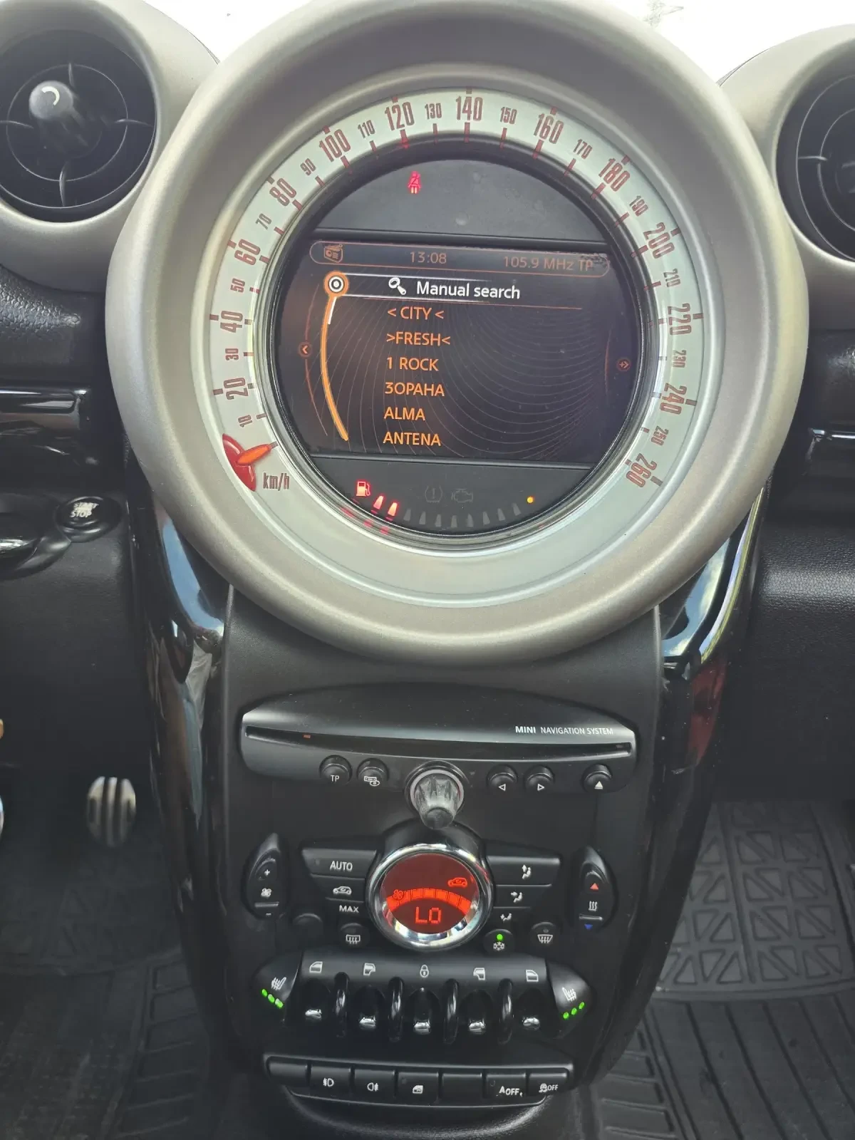 Mini Countryman S/PANORAMA/CARBON PACK, снимка 15 - Автомобили и джипове - 55100857