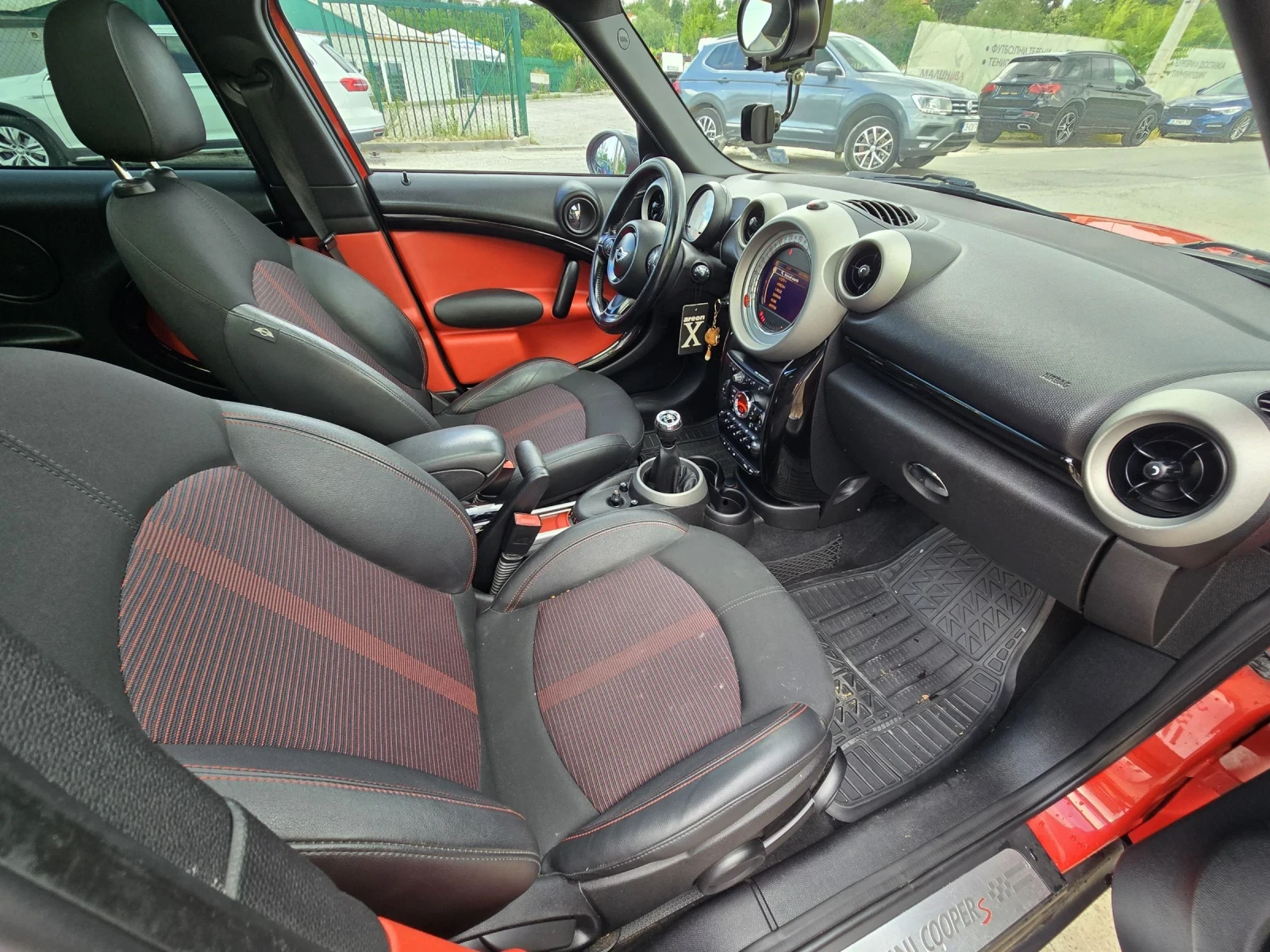 Mini Countryman S/PANORAMA/CARBON PACK, снимка 12 - Автомобили и джипове - 55100857