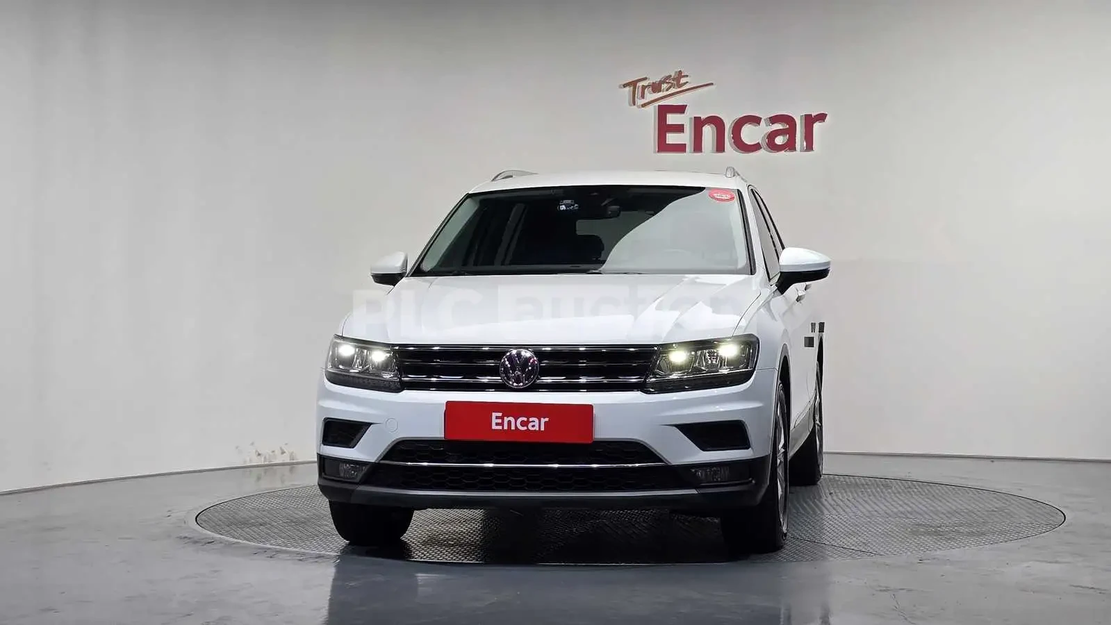 VW Tiguan 2.0TDI PREMIUM #УНИКАТ# !FULL!, снимка 3 - Автомобили и джипове - 55146635