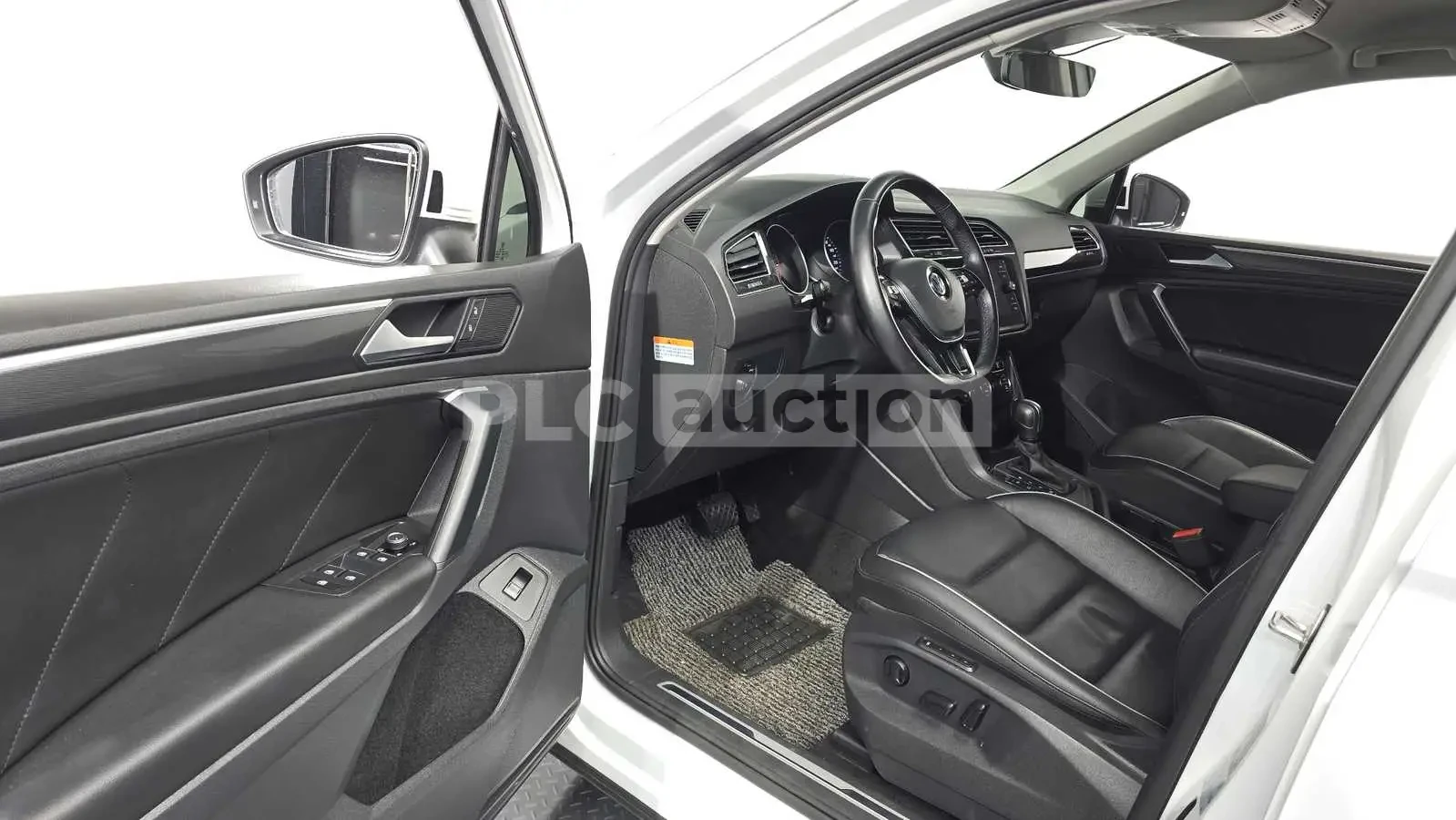 VW Tiguan 2.0TDI PREMIUM #УНИКАТ# !FULL!, снимка 10 - Автомобили и джипове - 55146635