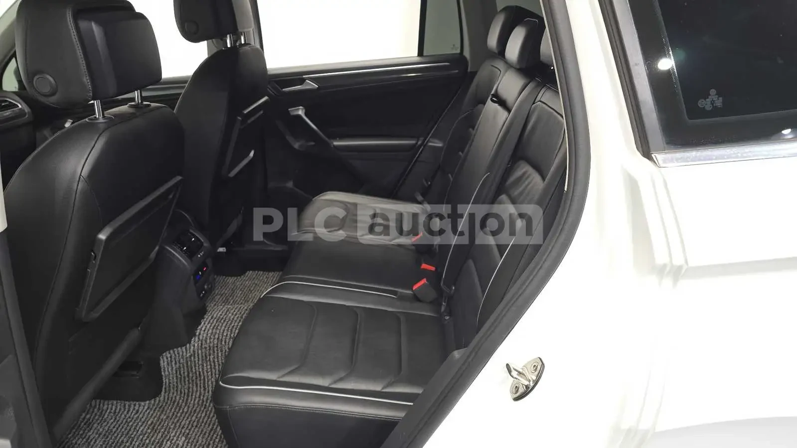 VW Tiguan 2.0TDI PREMIUM #УНИКАТ# !FULL!, снимка 11 - Автомобили и джипове - 55146635