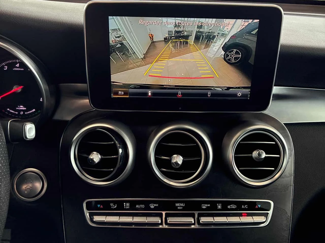 Mercedes-Benz GLC 350 350e/CARFAX/ОТ ПРЕДСТАВИТЕЛСТВО НА МЕРЦЕДЕС, снимка 13 - Автомобили и джипове - 55409880