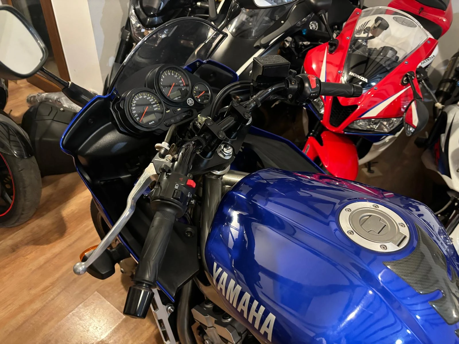 Yamaha Fazer 1000 - изображение 5