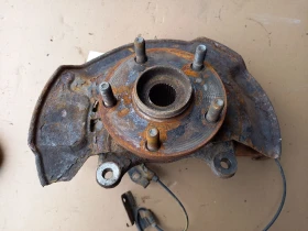 Шенкел главина преден десен Тойота Рав4 2.2д (с)