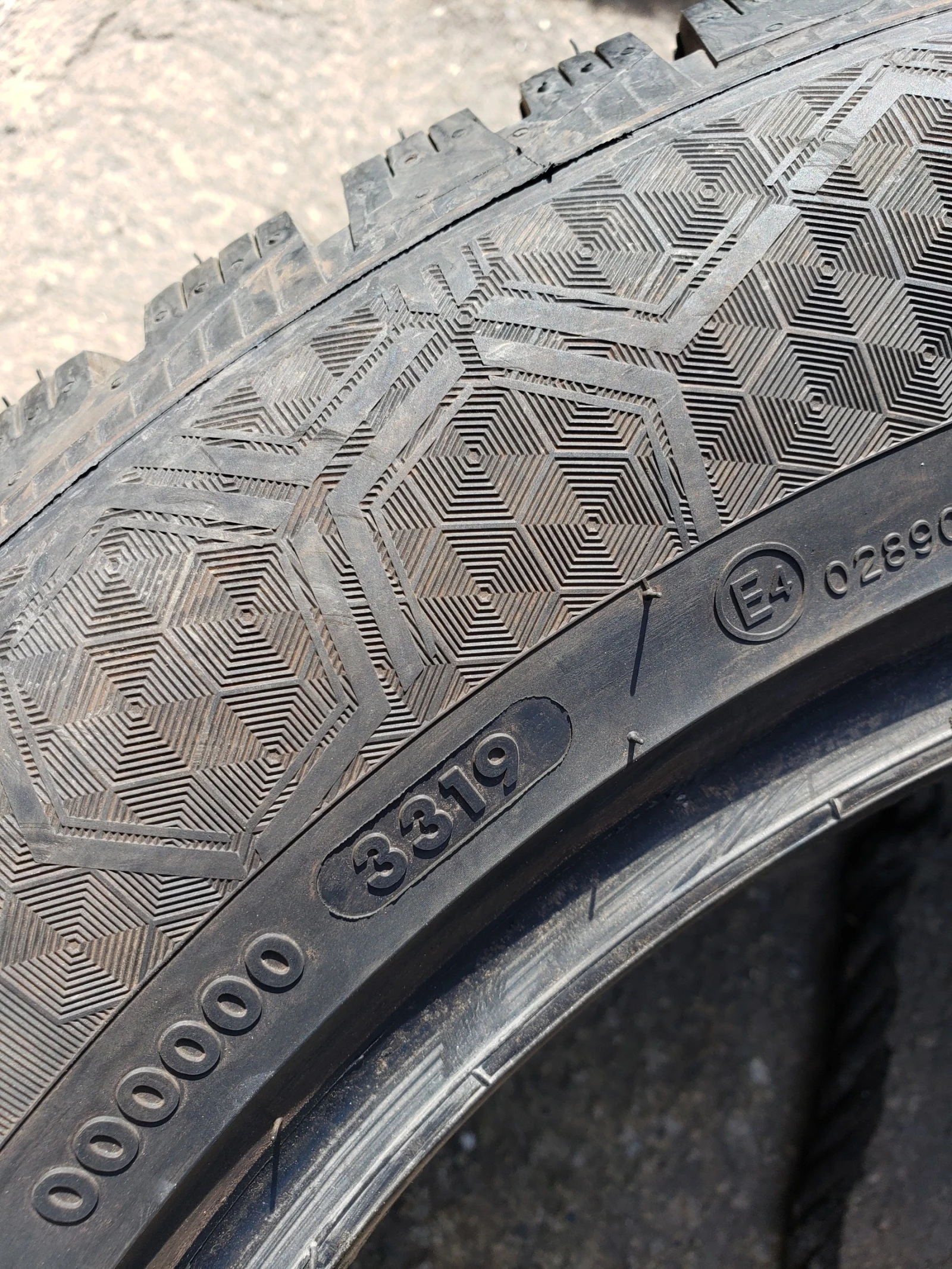 Гуми Зимни 225/55R17, снимка 5 - Гуми и джанти - 53807619