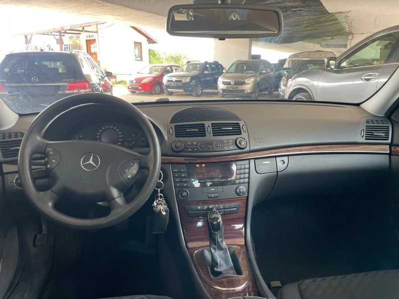 Mercedes-Benz E 220 2.2CDI-6-СКОРОСТИ-УНИКАЛНА, снимка 13 - Автомобили и джипове - 46392336