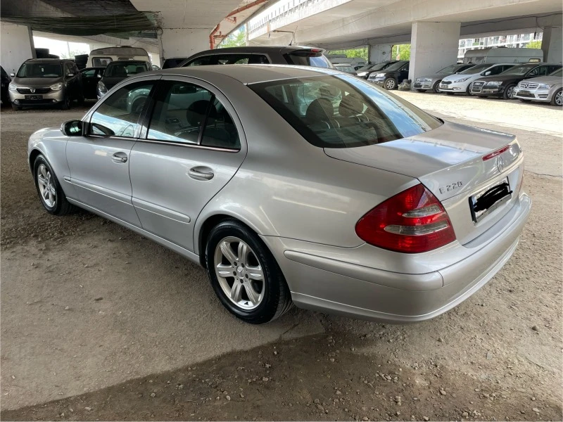 Mercedes-Benz E 220 2.2CDI-6-СКОРОСТИ-УНИКАЛНА, снимка 6 - Автомобили и джипове - 46392336