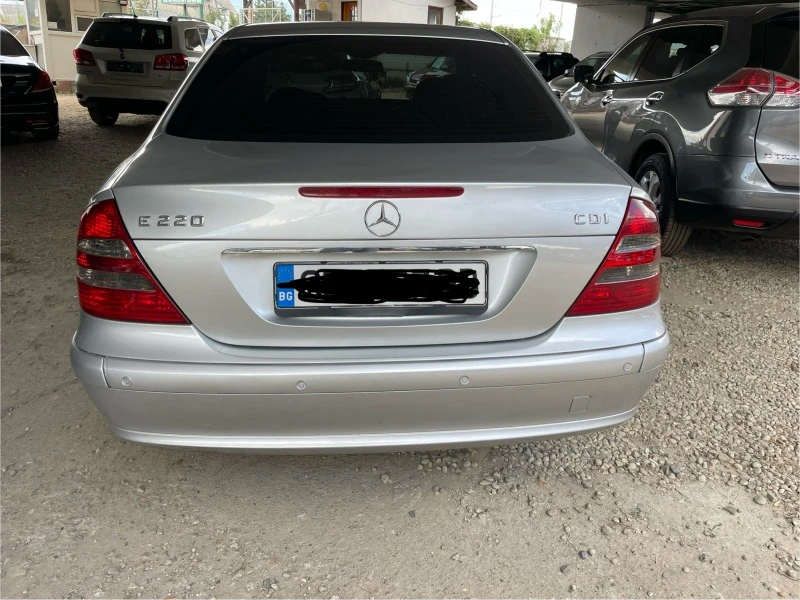 Mercedes-Benz E 220 2.2CDI-6-СКОРОСТИ-УНИКАЛНА, снимка 8 - Автомобили и джипове - 46392336