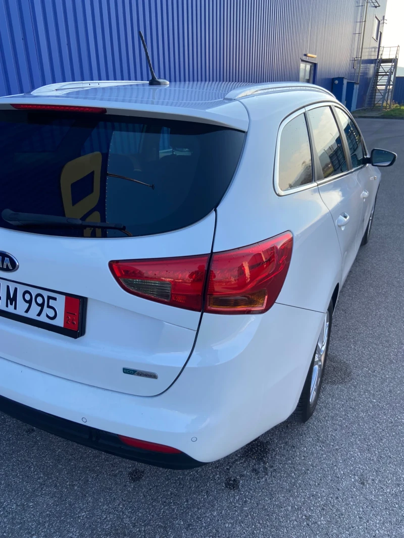 Kia Ceed 1.6 CRDI , снимка 4 - Автомобили и джипове - 47915343