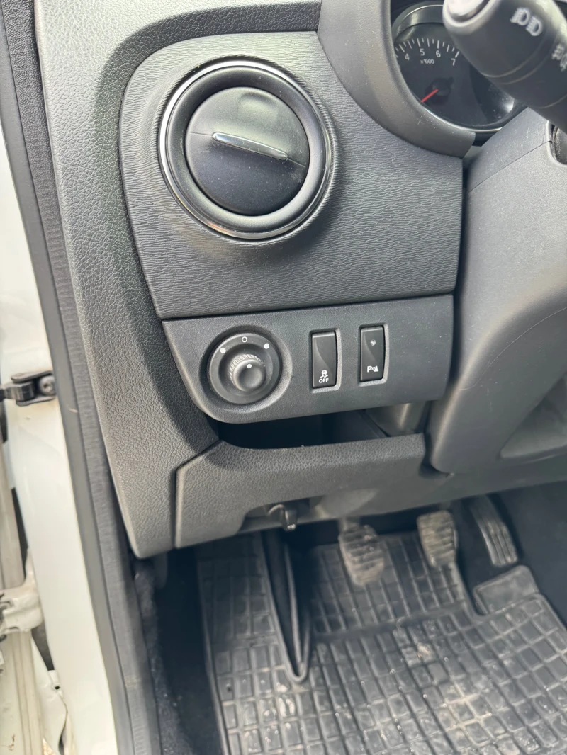 Dacia Lodgy 1.6, снимка 11 - Автомобили и джипове - 52249937