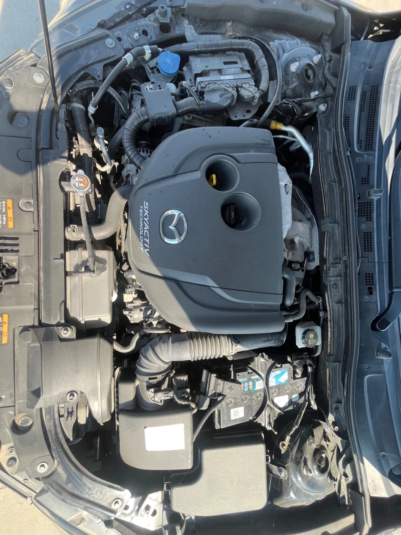 Mazda 3 2.2 SKYACTIV, снимка 15 - Автомобили и джипове - 51016127