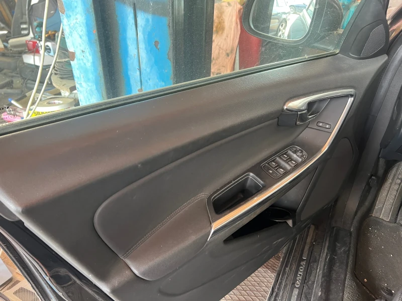Volvo V60 D3-163к.с , снимка 17 - Автомобили и джипове - 51190811