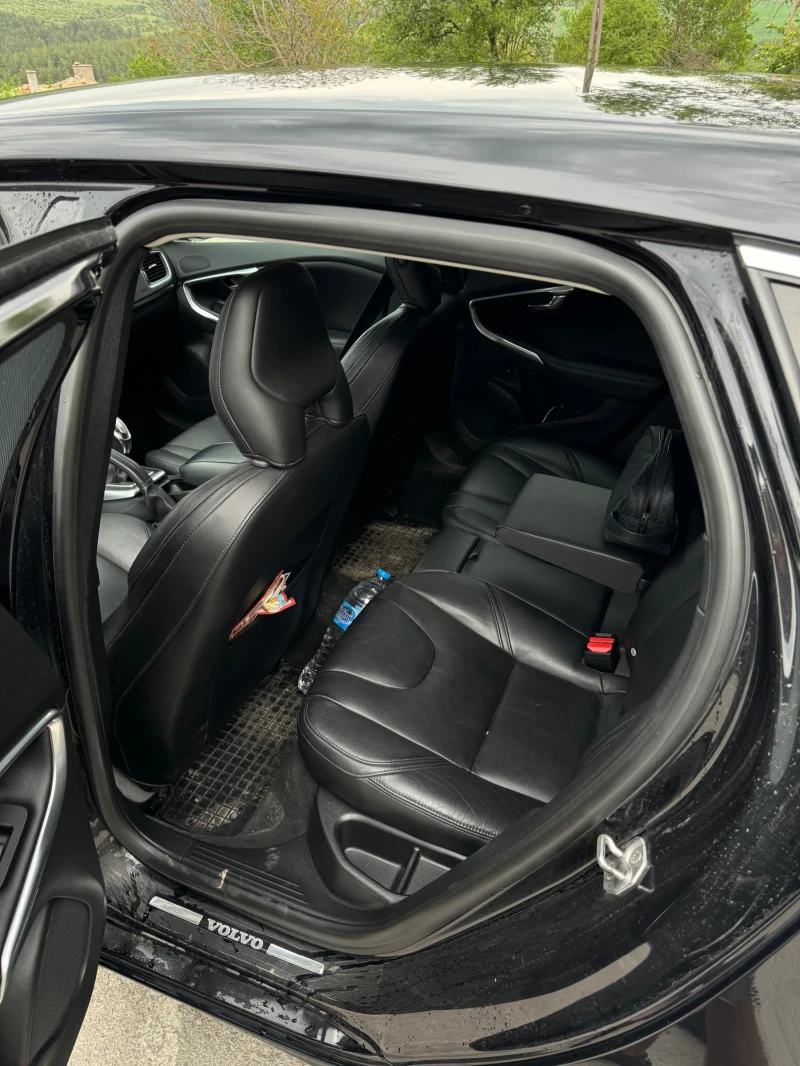 Volvo V40, снимка 8 - Автомобили и джипове - 52385871