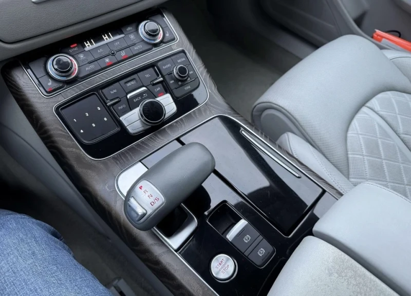 Audi A8, снимка 11 - Автомобили и джипове - 52431109