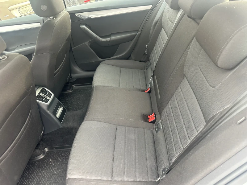 Skoda Octavia 1.6 TDI, снимка 14 - Автомобили и джипове - 52564129