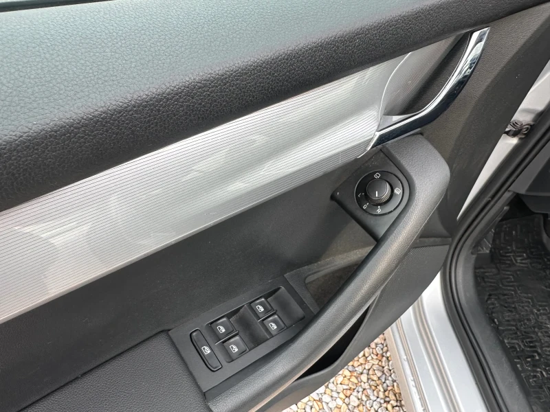 Skoda Octavia 1.6 TDI, снимка 13 - Автомобили и джипове - 52564129