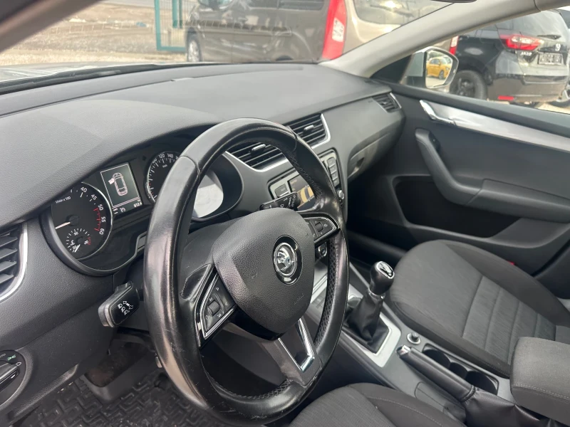 Skoda Octavia 1.6 TDI, снимка 10 - Автомобили и джипове - 52564129
