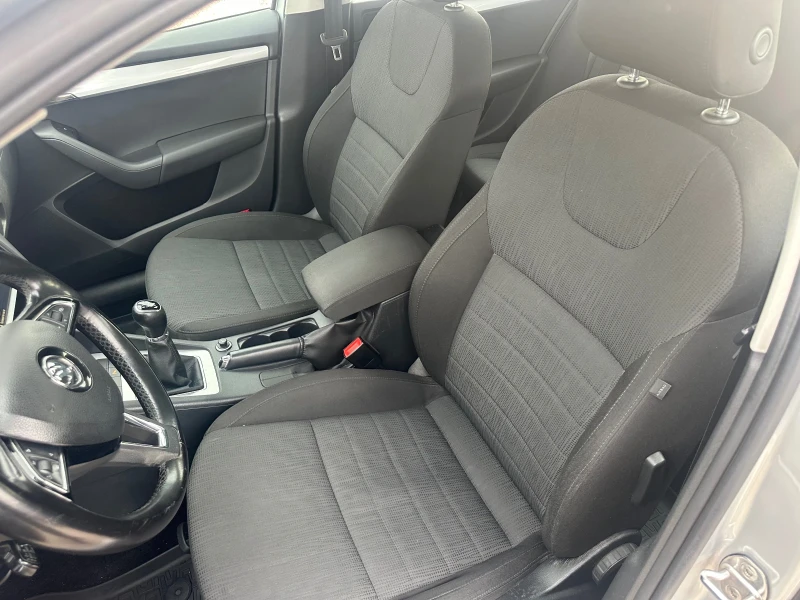 Skoda Octavia 1.6 TDI, снимка 9 - Автомобили и джипове - 52564129