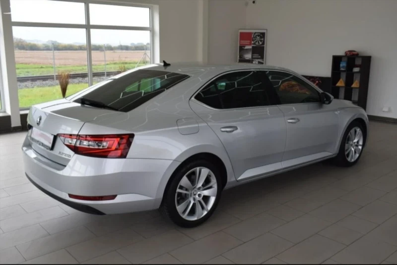 Skoda Superb 2.0 TDI DSG LED Style, снимка 2 - Автомобили и джипове - 53286455