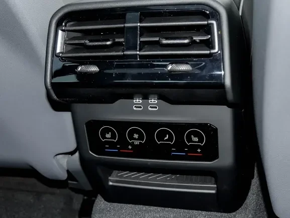 BMW 550 e xDrive M-Sport Pro = NEW = Гаранция, снимка 11 - Автомобили и джипове - 53261366