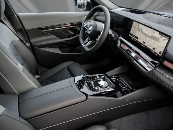 BMW 550 e xDrive M-Sport Pro = NEW = Гаранция, снимка 8 - Автомобили и джипове - 53261366