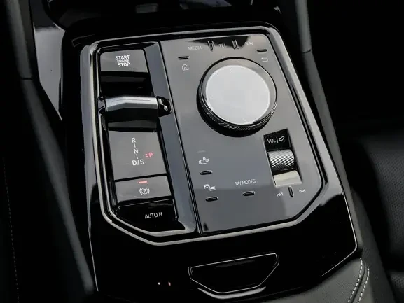 BMW 550 e xDrive M-Sport Pro = NEW = Гаранция, снимка 7 - Автомобили и джипове - 53261366