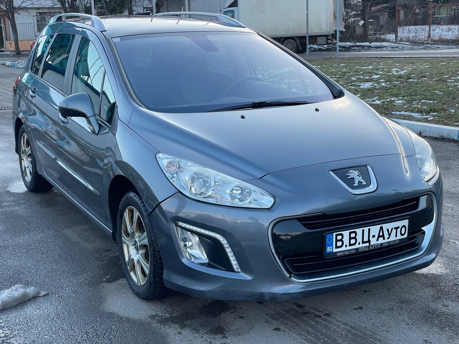 Peugeot 308 1.6E-HDi FaceLift - изображение 3