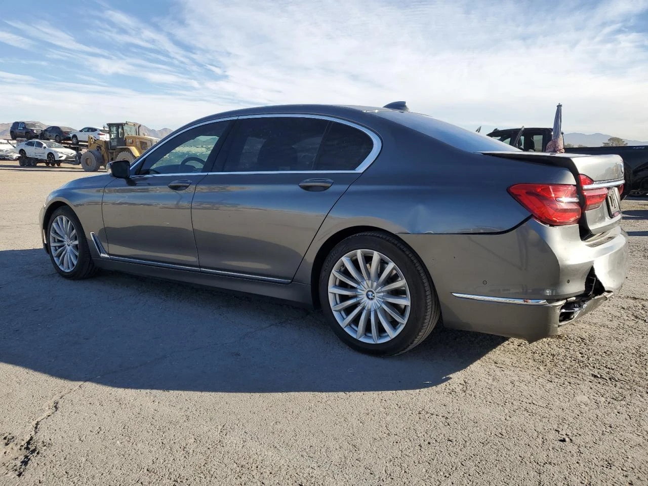 BMW 740 ДИГИТАЛНО* ТАБЛО* ПОДГРЕВ* ОБДУХВАНЕ* МАСАЖ* ДИСТР - изображение 2