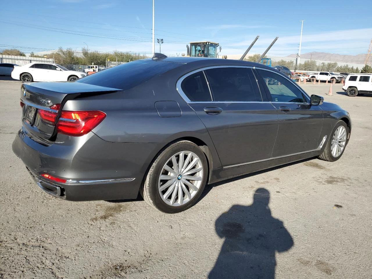 BMW 740 ДИГИТАЛНО* ТАБЛО* ПОДГРЕВ* ОБДУХВАНЕ* МАСАЖ* ДИСТР - изображение 3