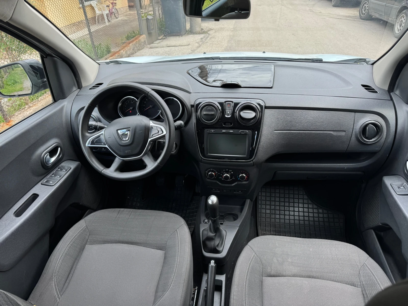 Dacia Lodgy 1.6 - изображение 4