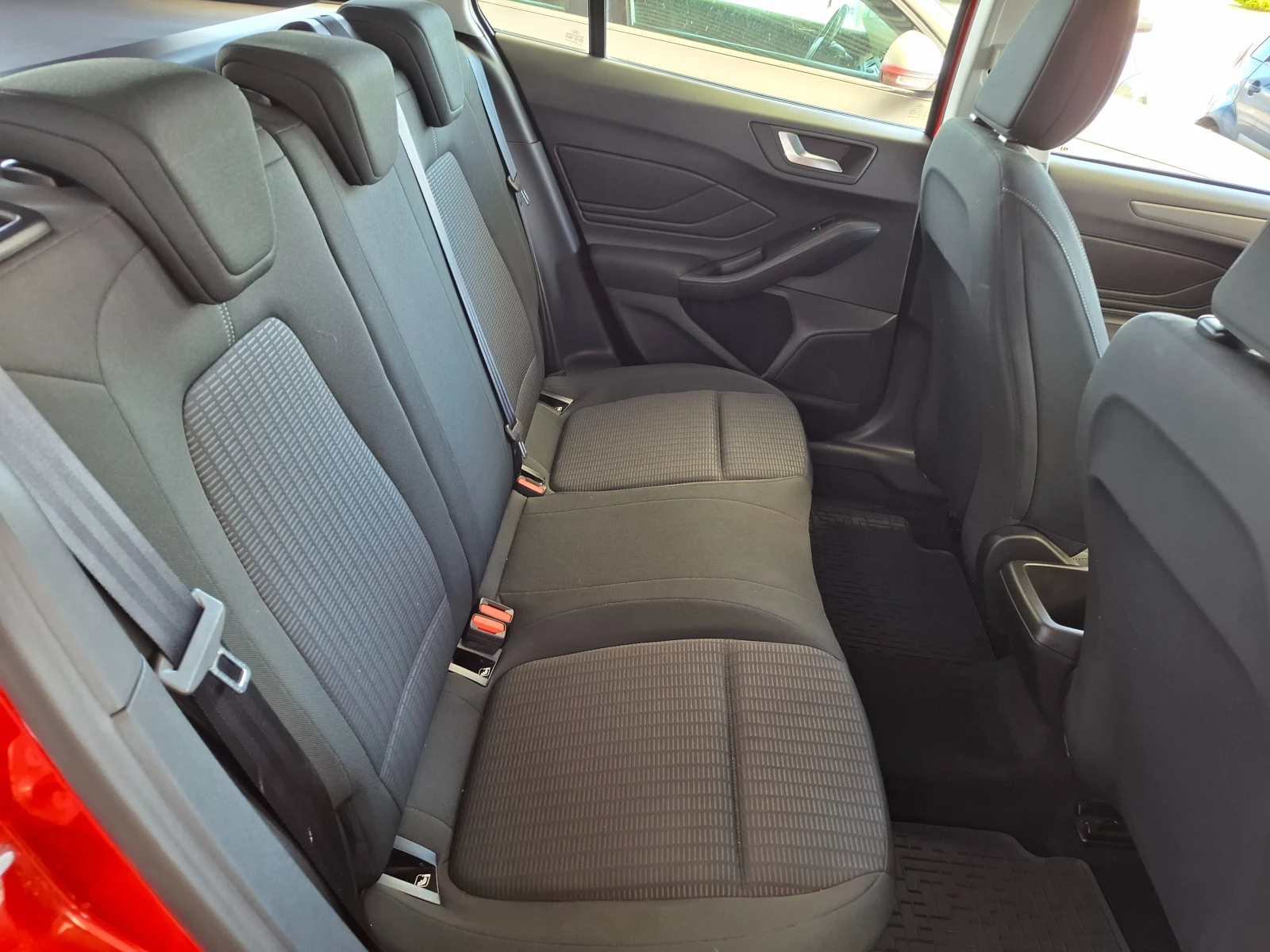Ford Focus 1.0 EcoBoost Trend EURO6  - изображение 10