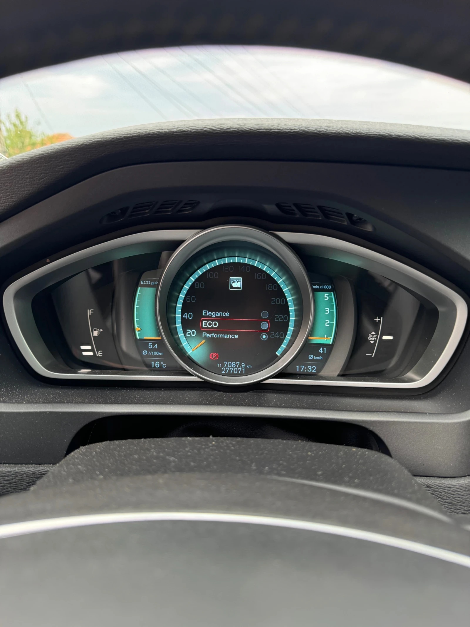 Volvo V40  - изображение 10