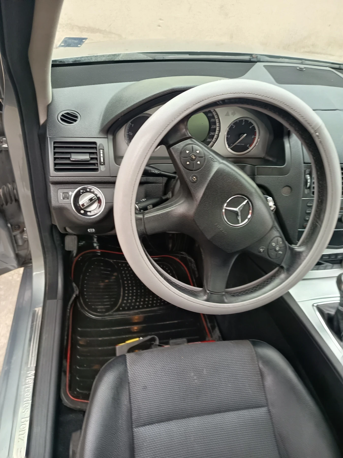 Mercedes-Benz 220  - изображение 10