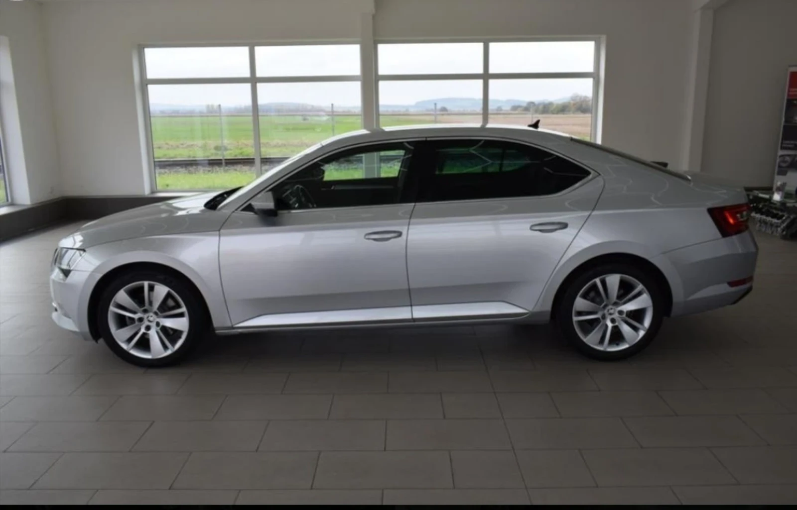 Skoda Superb 2.0 TDI DSG LED Style - изображение 4