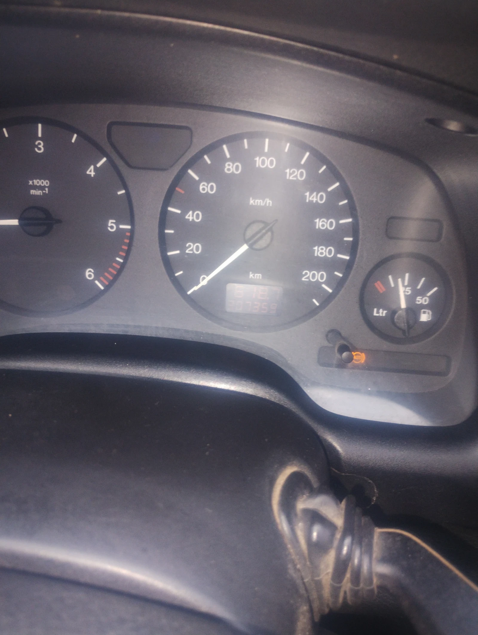 Opel Astra 2.0 дизел - изображение 10