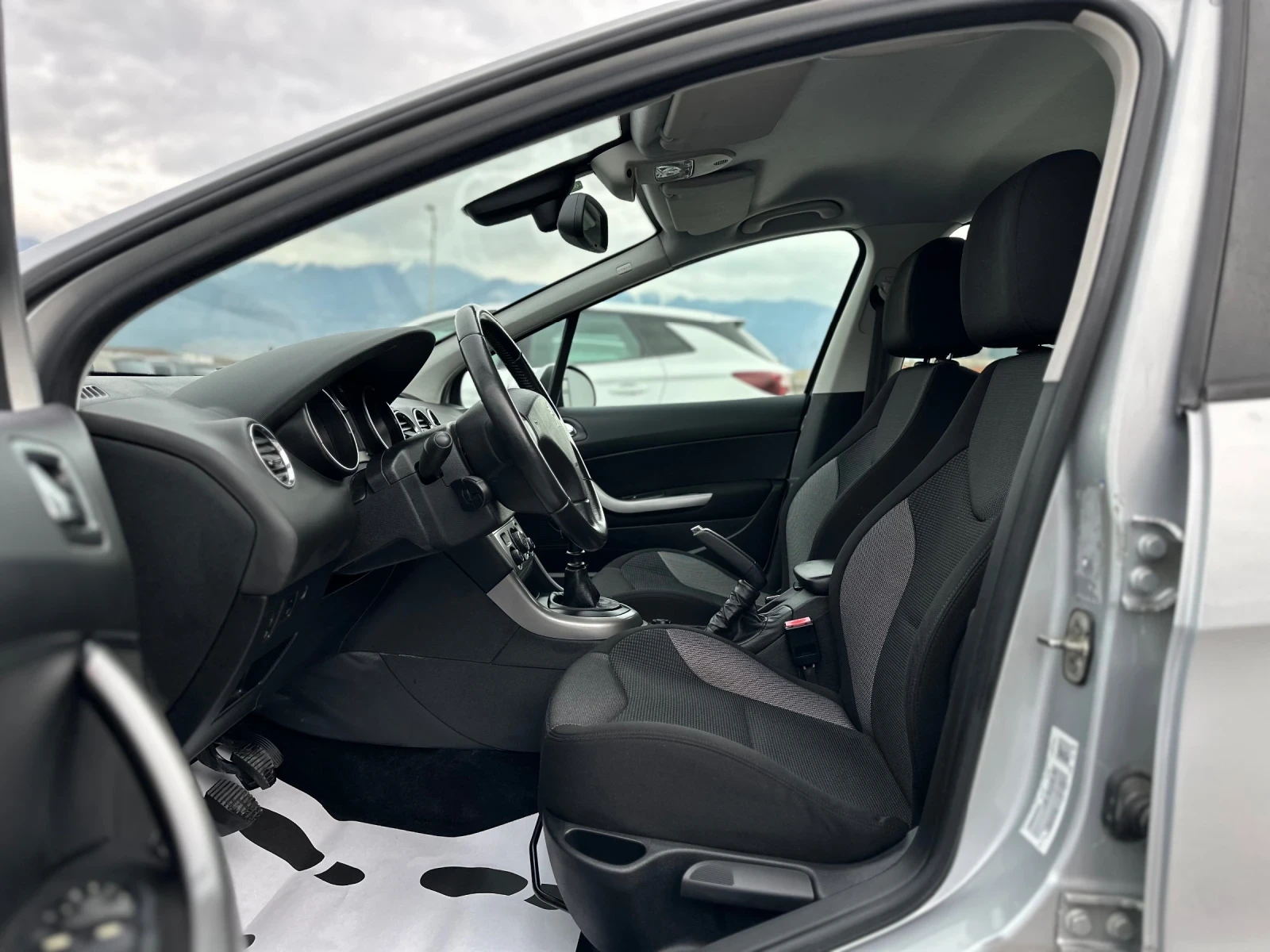 Peugeot 308 1.6HDi-СЕРВИЗНА ИСТОРИЯ-КЛИМАТРОНИК-ТОП, снимка 7 - Автомобили и джипове - 53923298