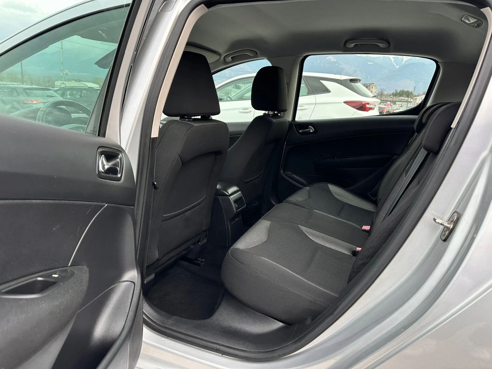 Peugeot 308 1.6HDi-СЕРВИЗНА ИСТОРИЯ-КЛИМАТРОНИК-ТОП, снимка 13 - Автомобили и джипове - 53923298