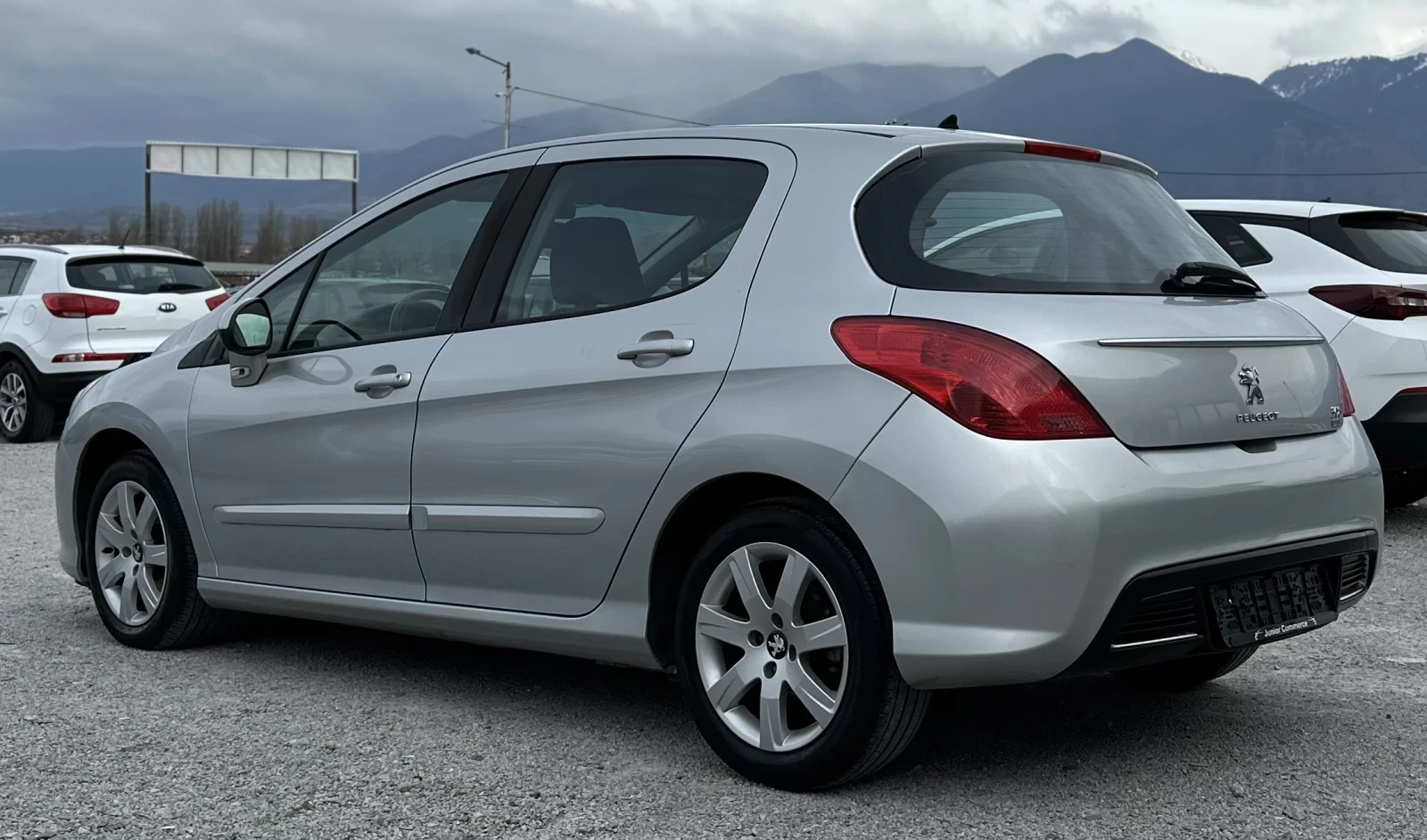 Peugeot 308 1.6HDi-СЕРВИЗНА ИСТОРИЯ-КЛИМАТРОНИК-ТОП, снимка 4 - Автомобили и джипове - 53923298