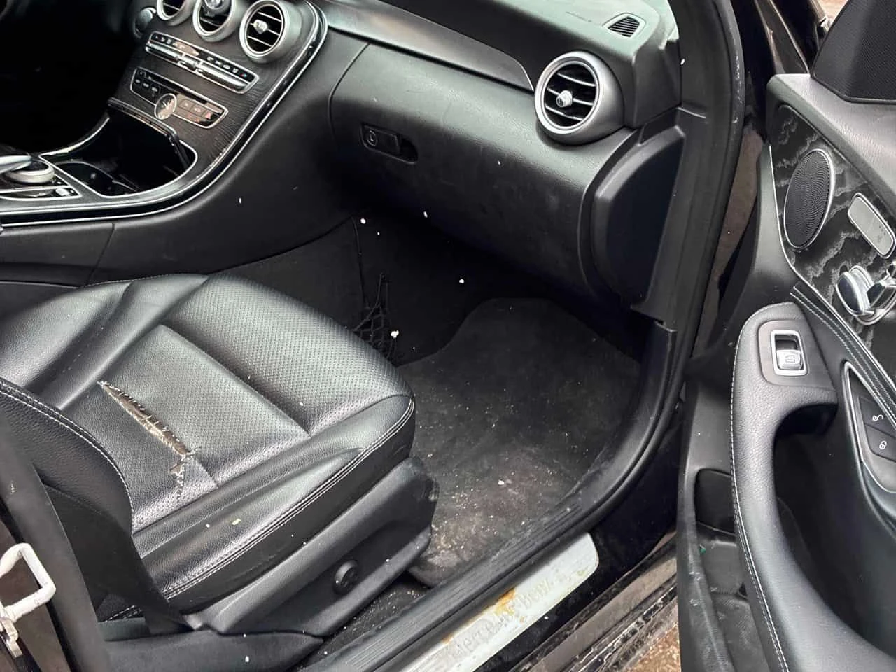 Mercedes-Benz C 300 * CARFAX * КАМЕРА * ПОДГРЕВИ, снимка 14 - Автомобили и джипове - 53951279