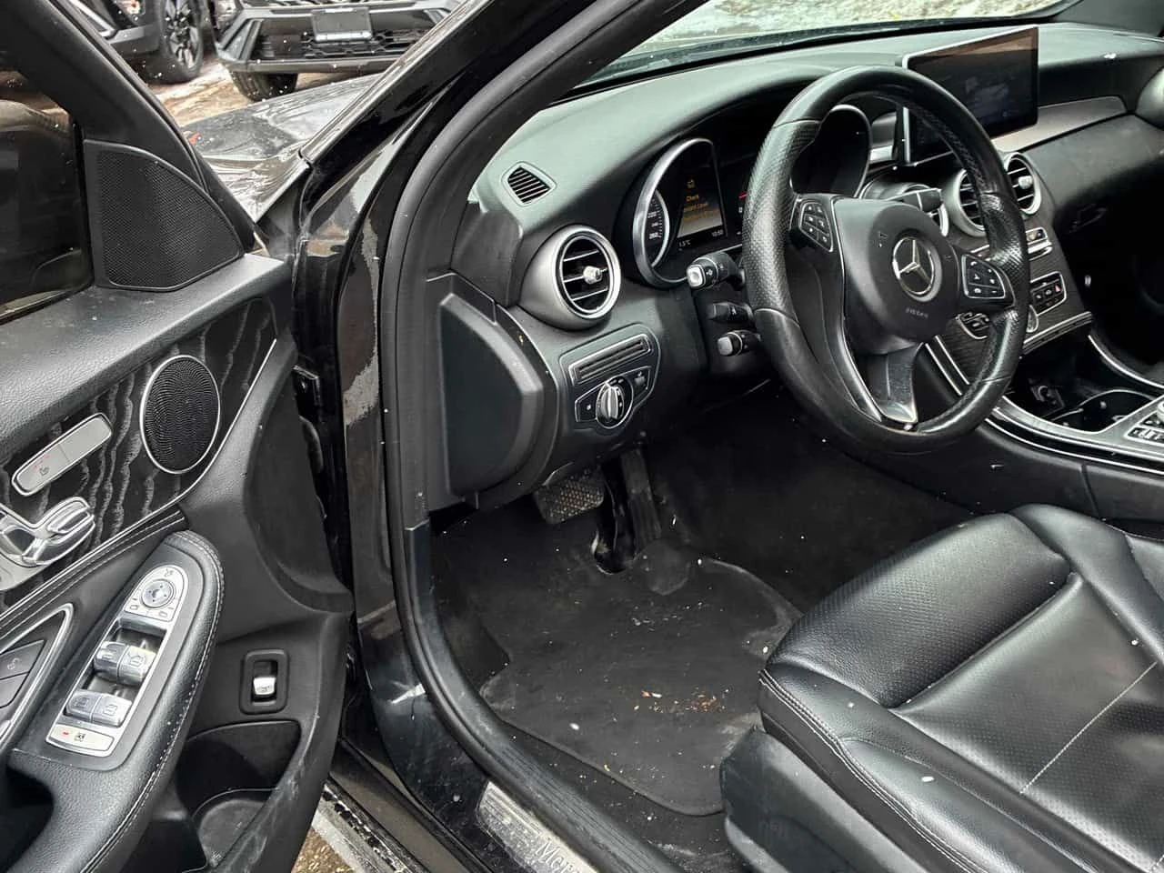 Mercedes-Benz C 300 * CARFAX * КАМЕРА * ПОДГРЕВИ, снимка 5 - Автомобили и джипове - 53951279