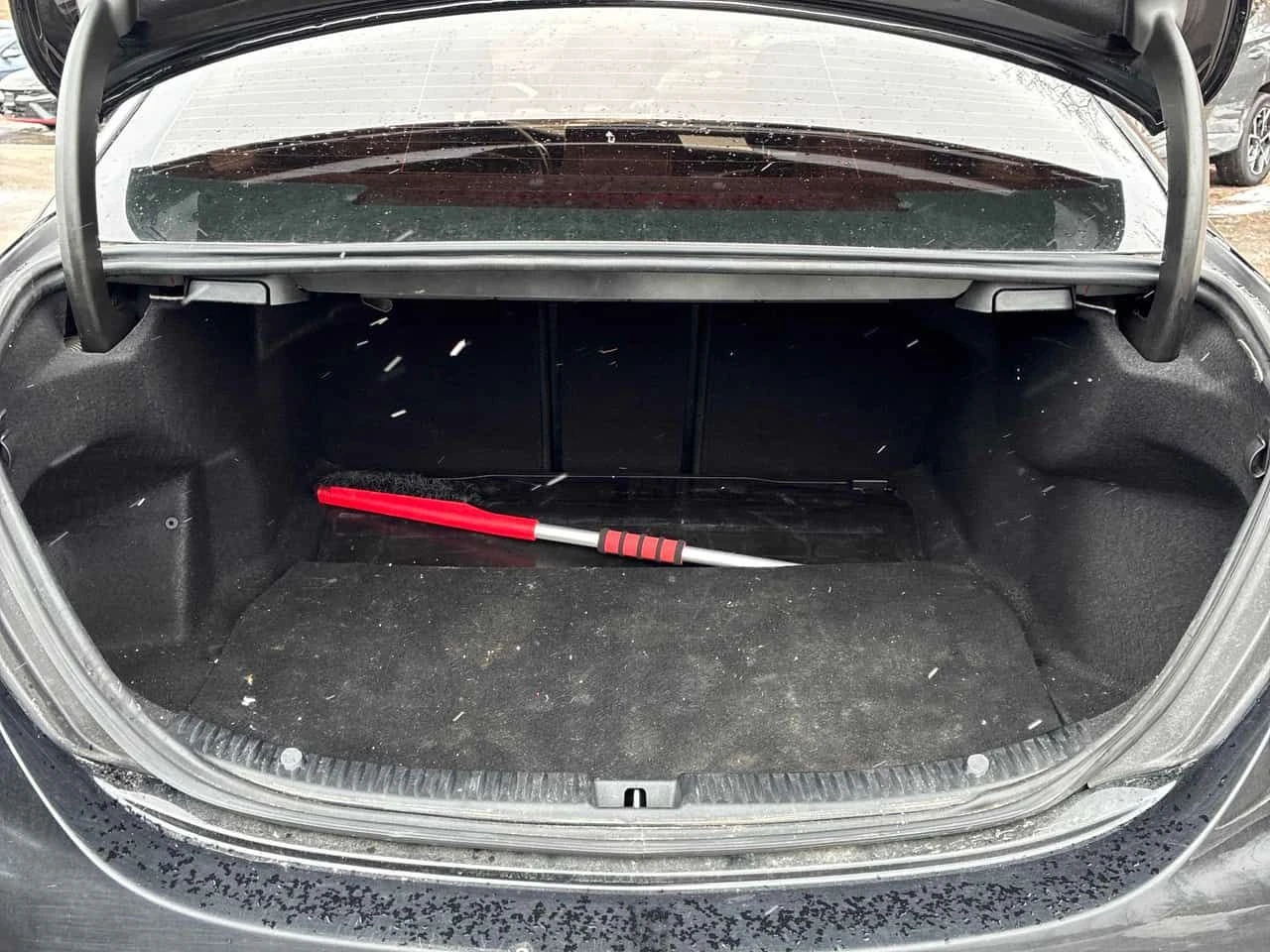 Mercedes-Benz C 300 * CARFAX * КАМЕРА * ПОДГРЕВИ, снимка 12 - Автомобили и джипове - 53951279