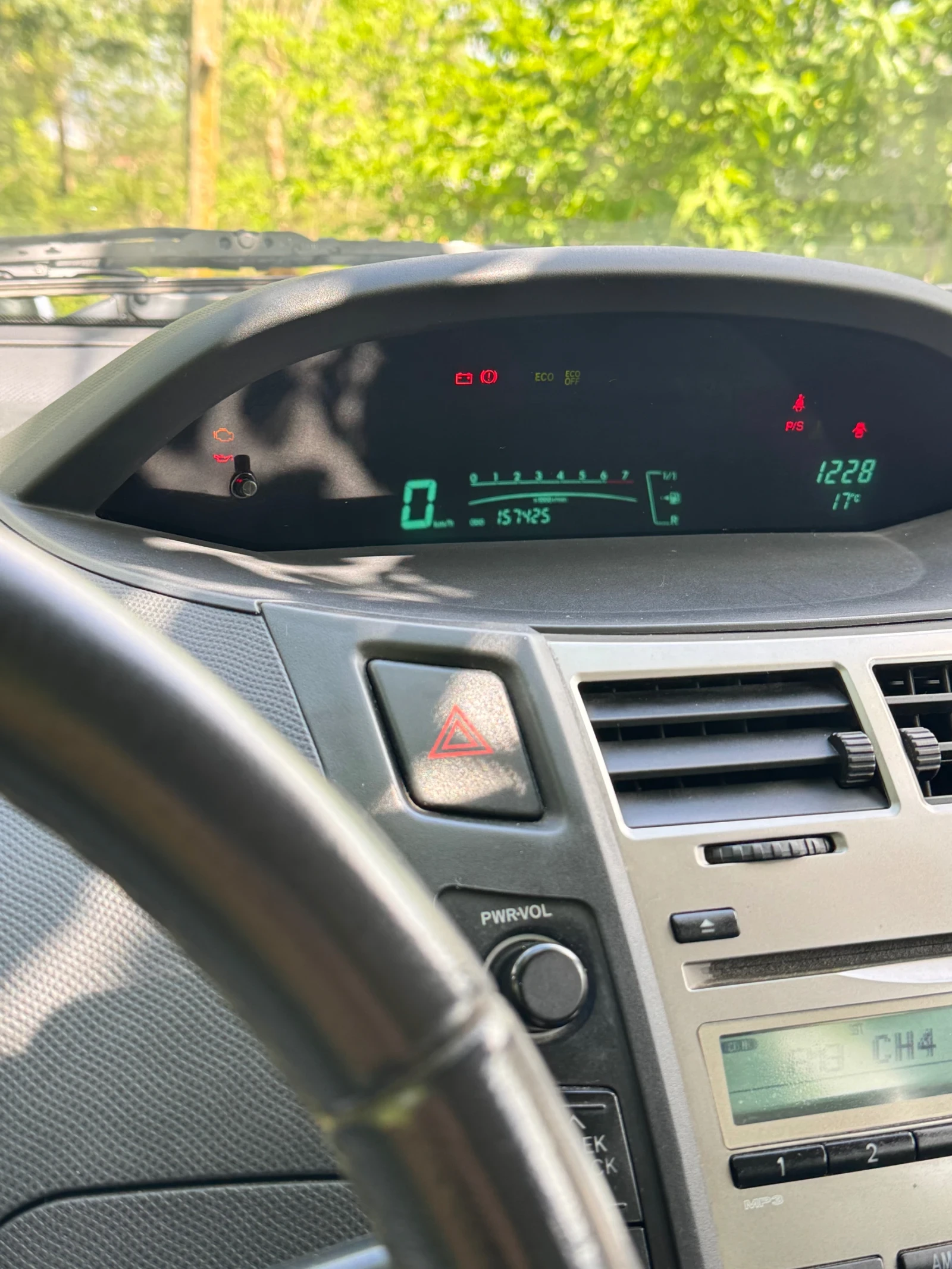 Toyota Yaris 1.3 VVT-i, снимка 6 - Автомобили и джипове - 54718883