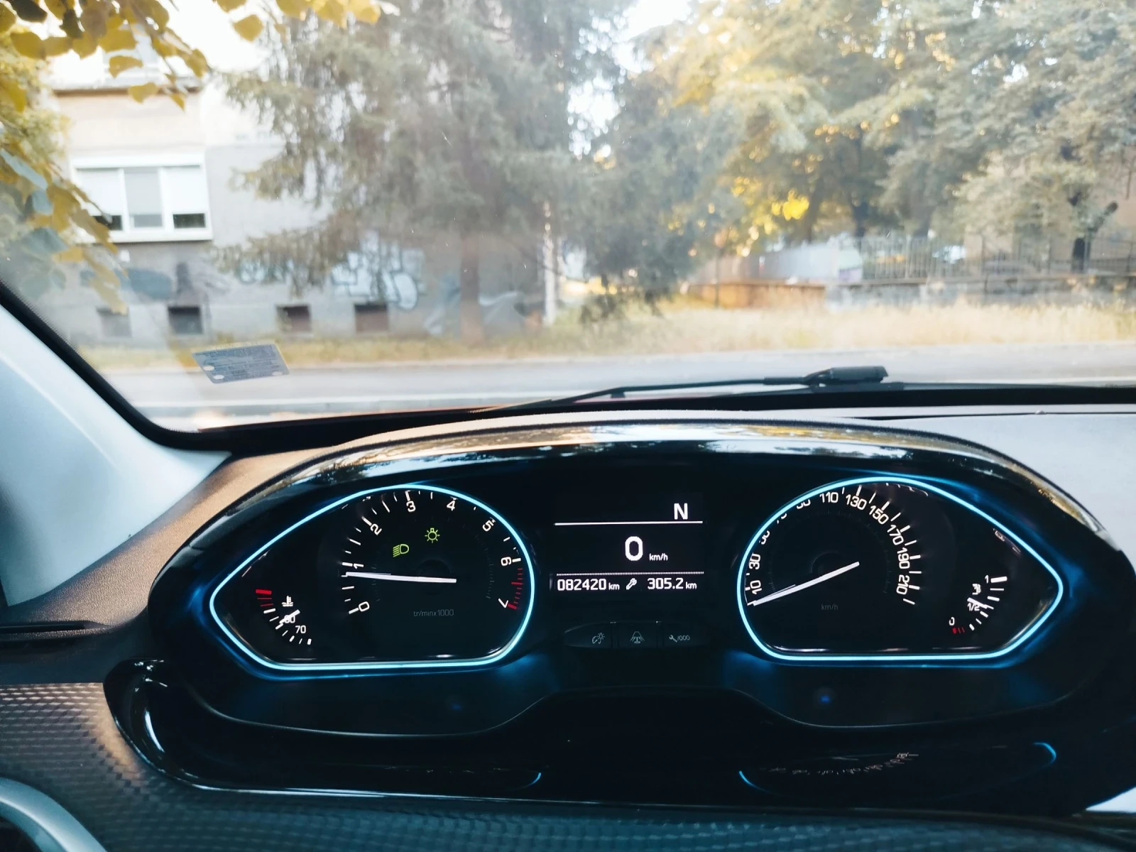 Peugeot 2008 1.2 VTi 82 , снимка 16 - Автомобили и джипове - 55260670
