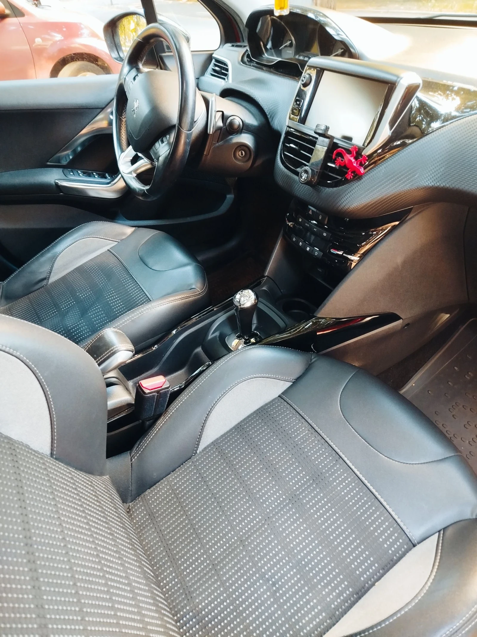 Peugeot 2008 1.2 VTi 82 , снимка 9 - Автомобили и джипове - 55260670