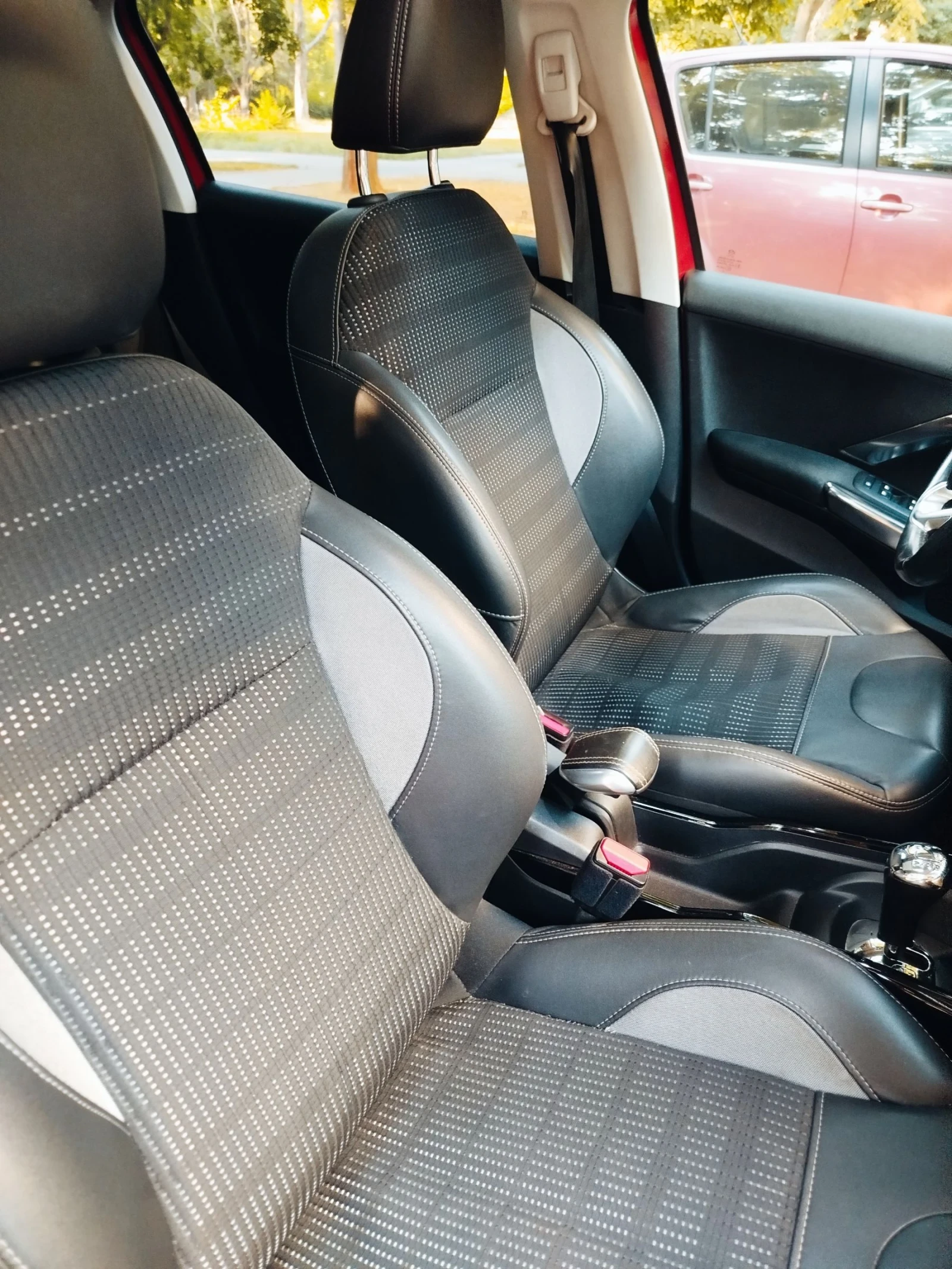 Peugeot 2008 1.2 VTi 82 , снимка 11 - Автомобили и джипове - 55260670
