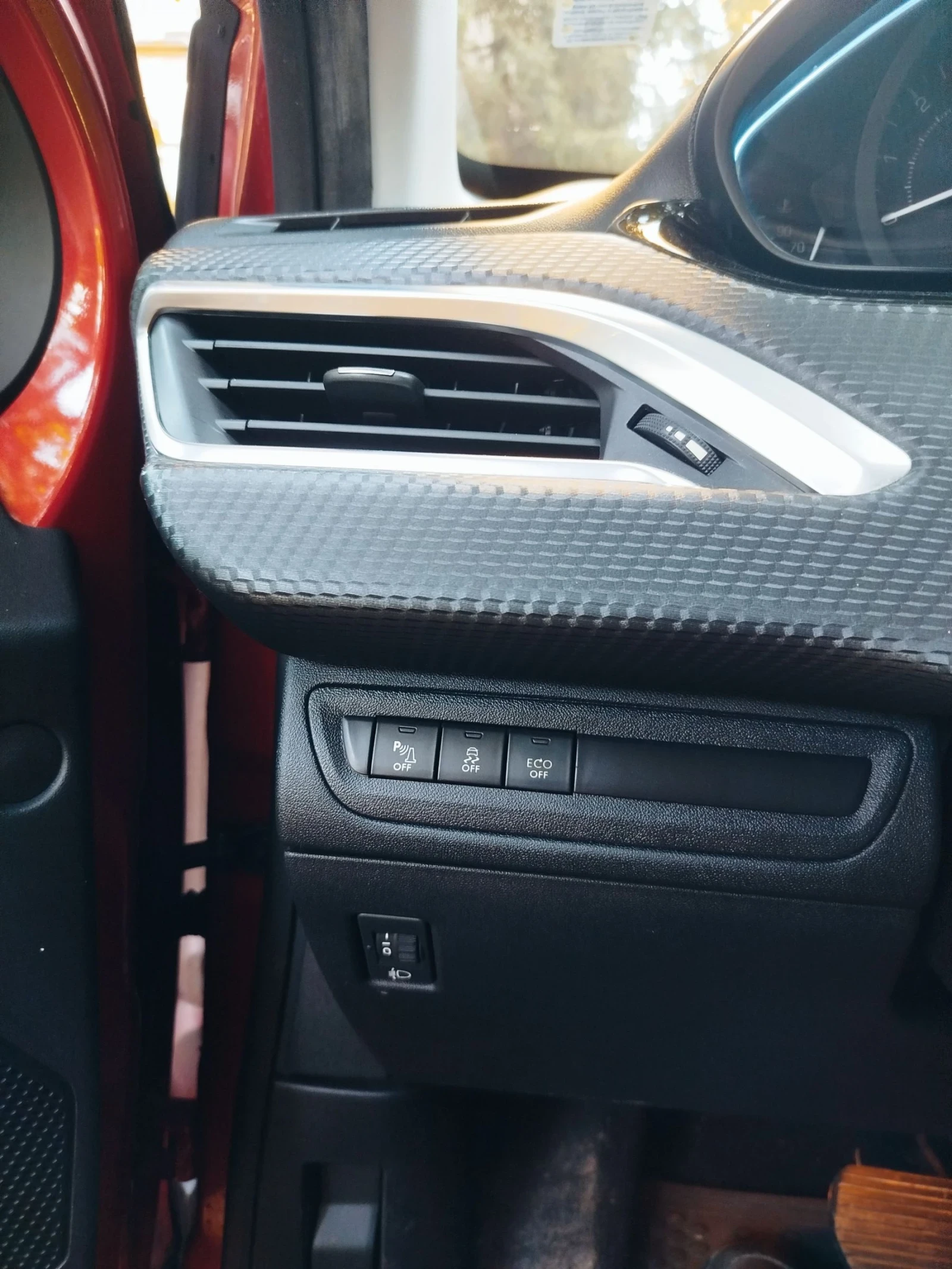 Peugeot 2008 1.2 VTi 82 , снимка 13 - Автомобили и джипове - 55260670