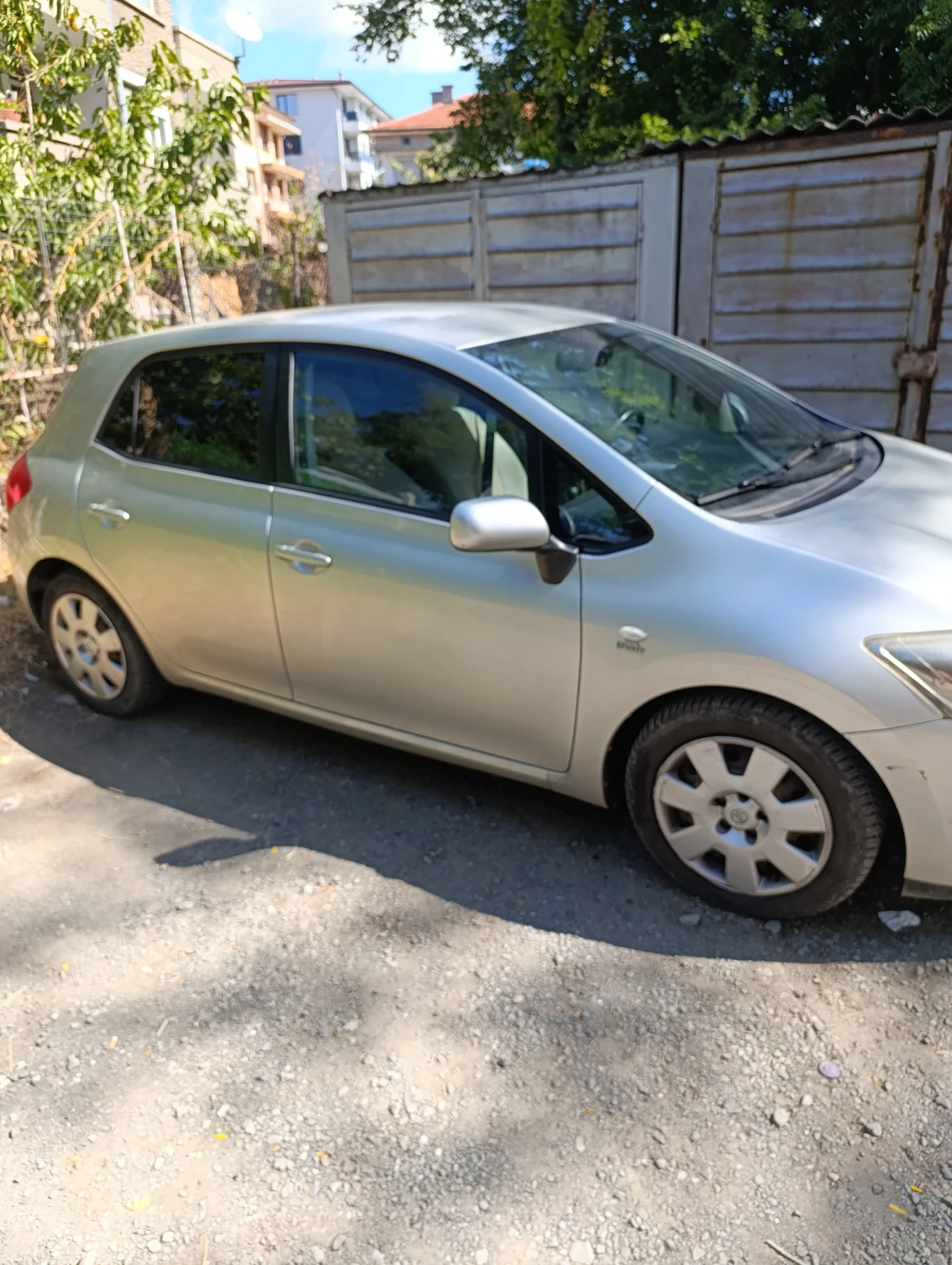 Toyota Auris 2.2, снимка 2 - Автомобили и джипове - 56129018